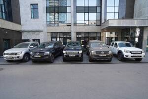 Автомобілі вартістю 2,7 млн грн допоможуть українським військовим підвищити мобільність і оперативність на фронті, зазначили у "Сталевому фронті"