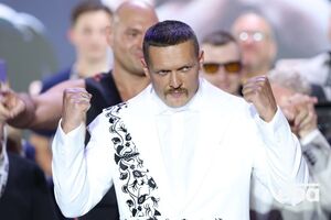 Усик обратился к одному из самых популярных американских ведущих подкастов с просьбой к Трампу – об освобждении защитников "Азовстали"