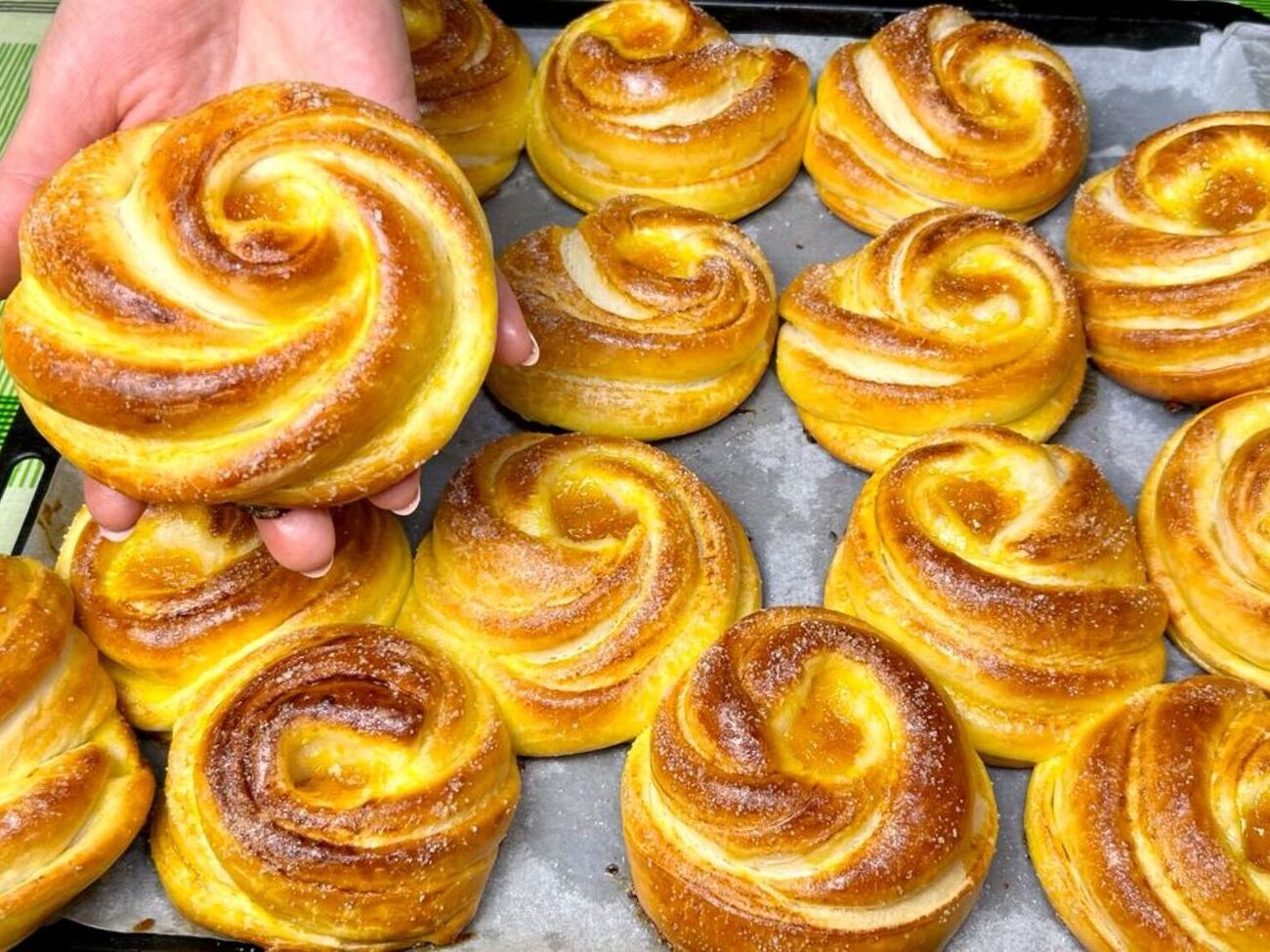 Выпекайте булочки 20 минут при 180 °C