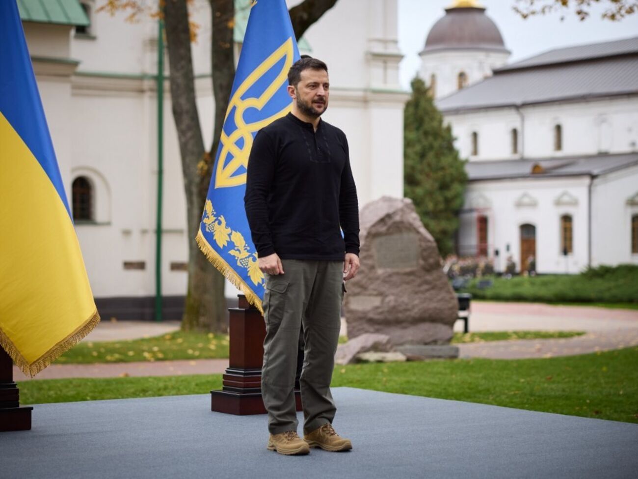 Як саме громадськість залучать до роботи над планом, Зеленський не уточнив