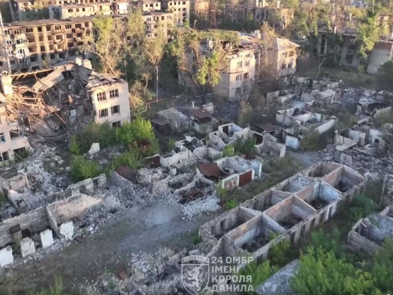 РФ і далі штурмує позиції ЗСУ групами від трьох до 12 людей, перед цим обстрілюючи місто за умовним квадратом