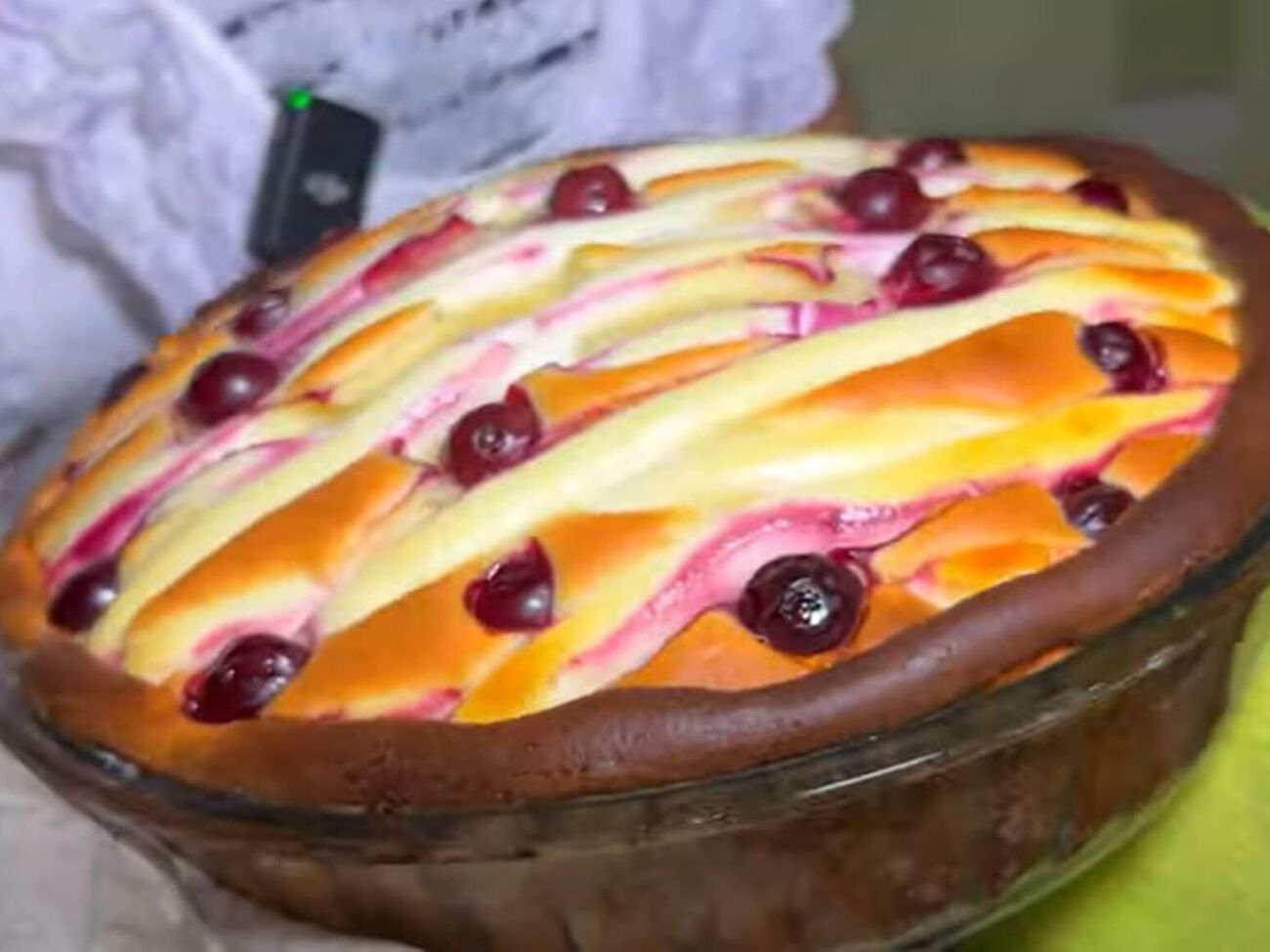 Выпекайте пирог при 180 °C 40 минут