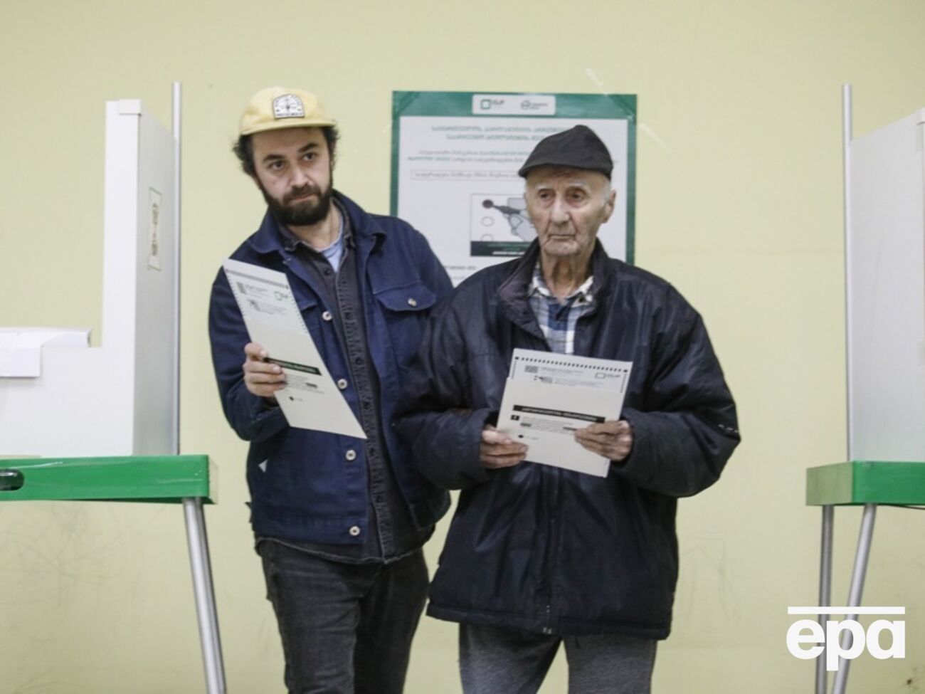 Международные наблюдатели зафиксировали ряд нарушений, но в целом, говорят, день голосования "был организован хорошо"