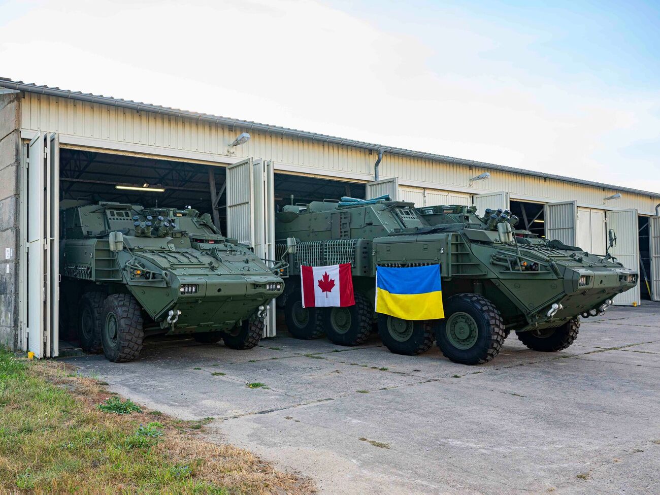 Машини допоможуть Україні в обороні, зазначили в Канаді