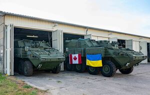 Машины помогут Украине в обороне, отметили в Канаде