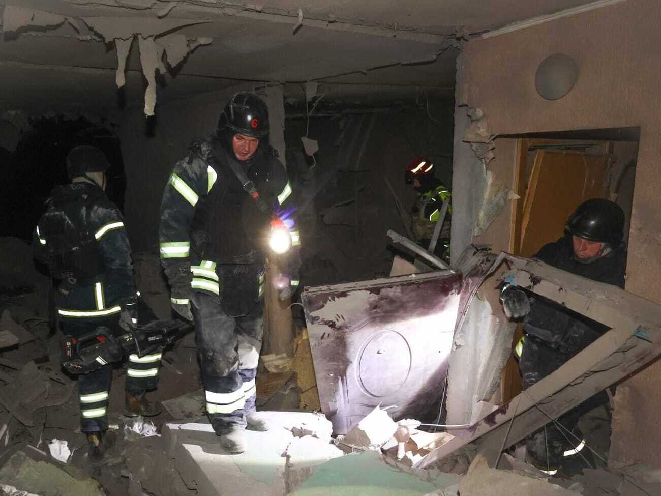 Разрушены квартиры на двух верхних этажах дома