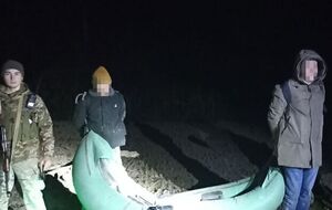 Прикордонники затримали двох чоловіків, які хотіли нелегально перетнути кордон