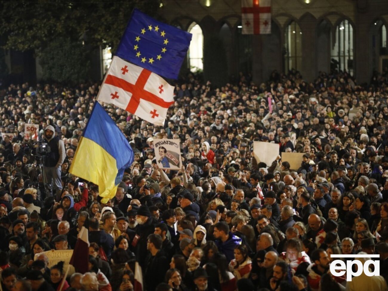 Грузины требуют повторных выборов