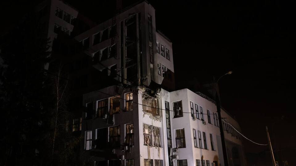 Російські окупанти завдали першого прямого удару по Держпрому з початку повномасштабної війни