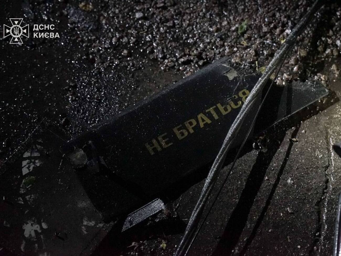 Уламки впали у двох районах Києва