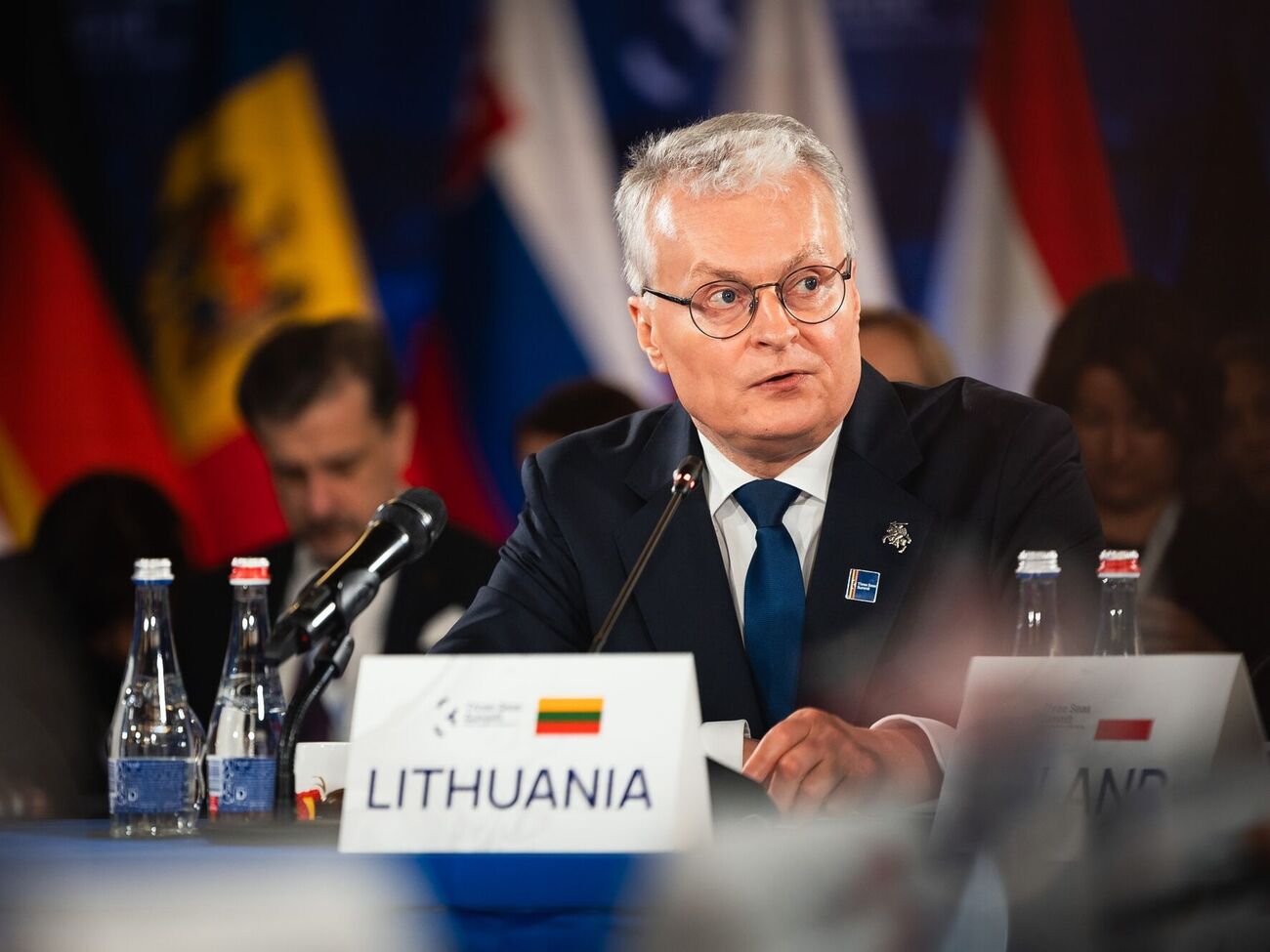 Президент Литвы призвал увеличить военную помощь Украине