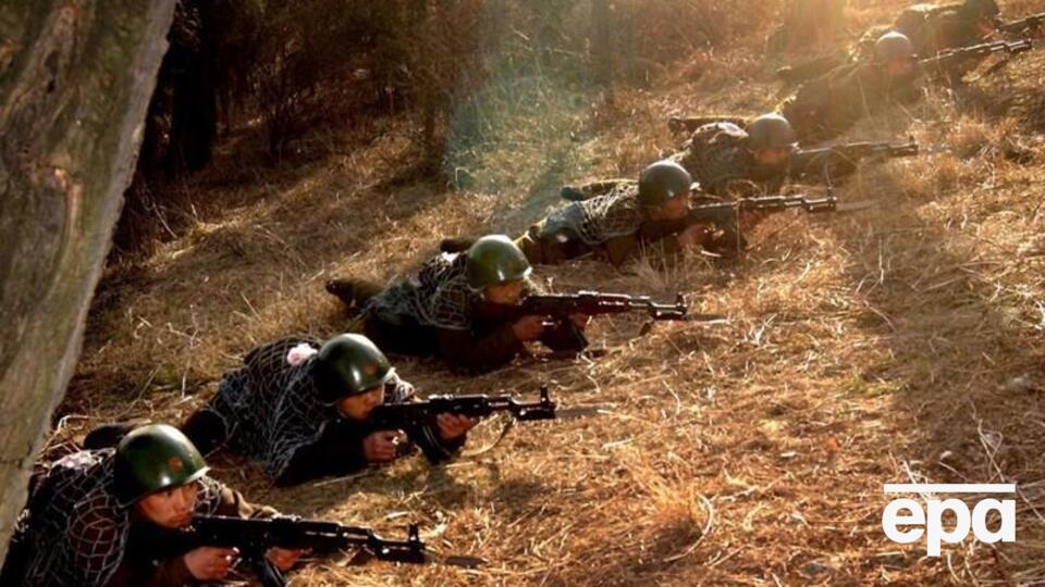 Військові народної армії Північної Кореї під час навчань у Пхеньяні