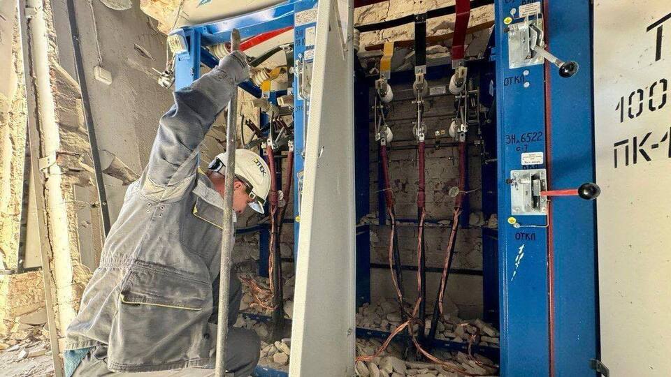 Енергетики розпочинають роботи одразу, щойно дістають дозвіл і доступ до місця пошкодження від ЗСУ та ДСНС