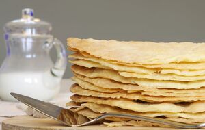 Коржі для "Наполеона" можна приготувати і на сковорідці