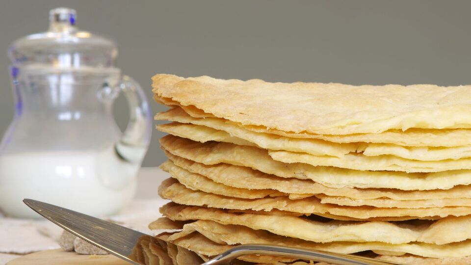 Коржі для "Наполеона" можна приготувати і на сковорідці