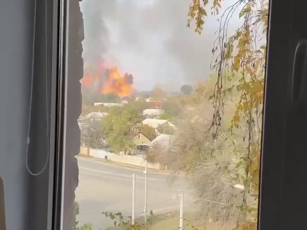 У Луганську чули й бачили потужні вибухи