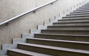 24-летняя москвичка скончалась в больнице от травм головы и перелома шеи