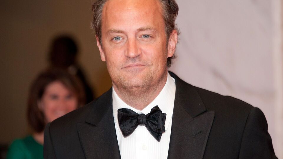 Врач Мэтью Перри признал себя виновным в смерти актера. Ему грозит 10 лет заключения