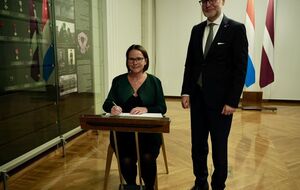 Міністерка оборони Люксембургу підписує документ про приєднання до "коаліції дронів"