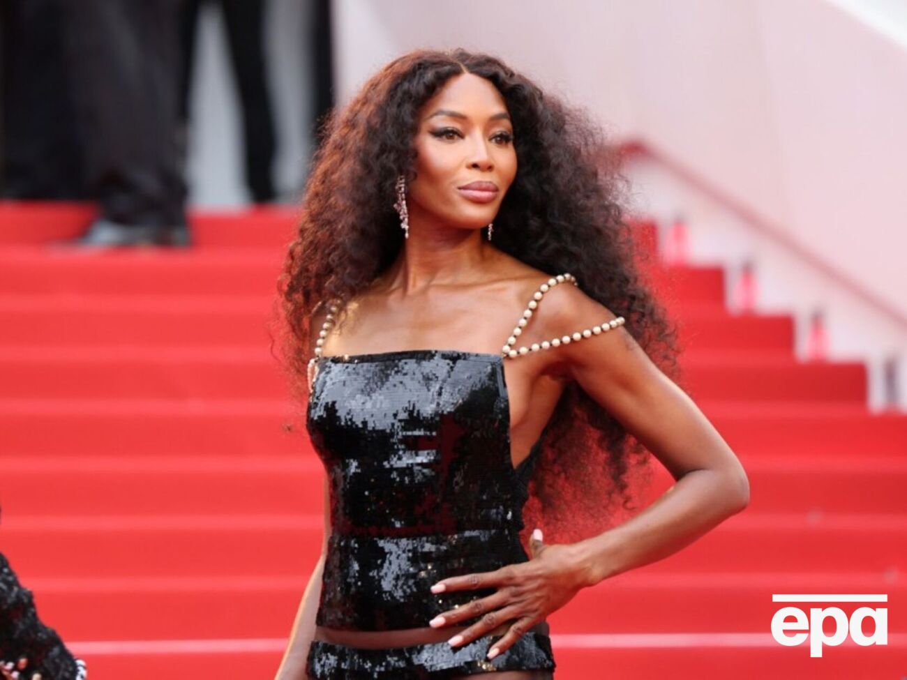 Ни Кэмпбелл, ни Fashion for Relief не комментировали жалобу ЮНИСЕФ