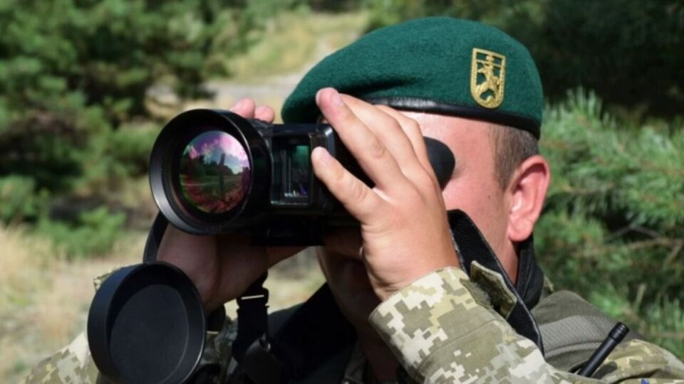 Побачивши українських військовослужбовців, чоловік почав кричати до них польською мовою, бо думав, що вже в Польщі