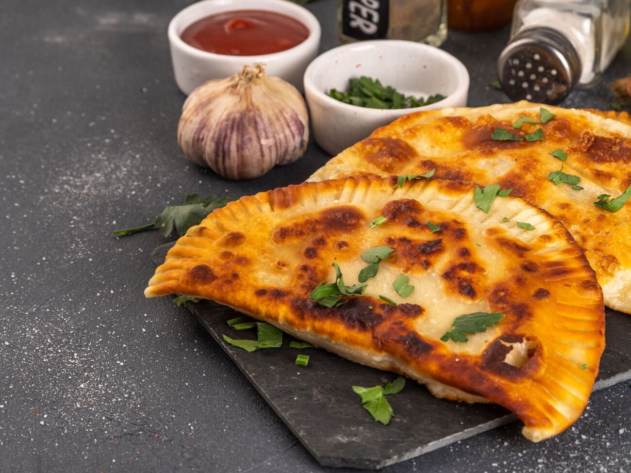 Сыр придает сочности начинке