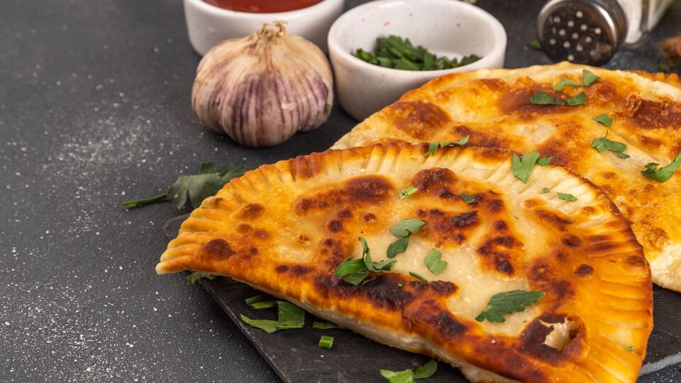 Сыр придает сочности начинке