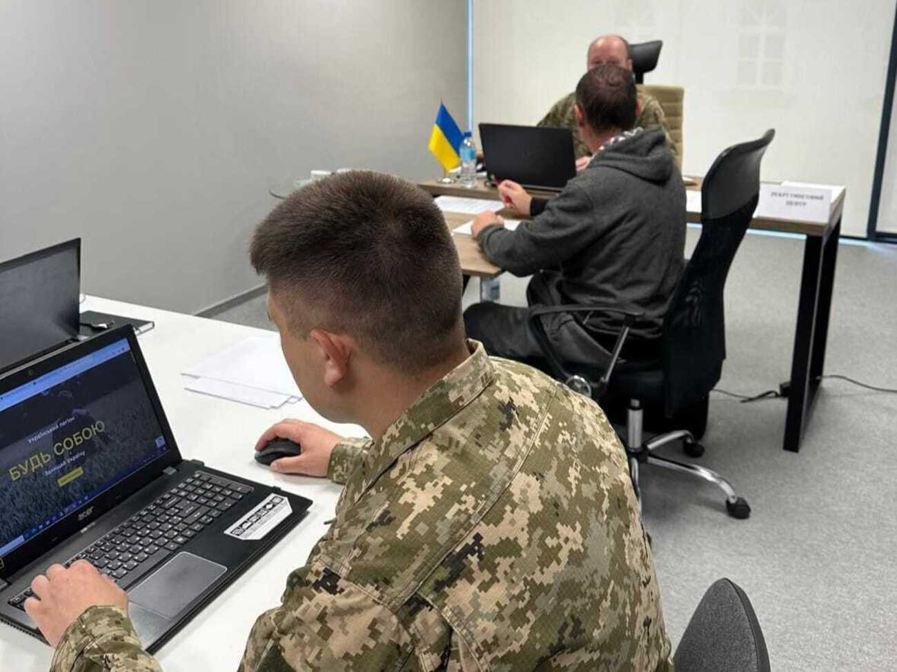 Первый рекрутинговый центр открылся на базе консульства Украины в Люблине, сообщили в Минобороны