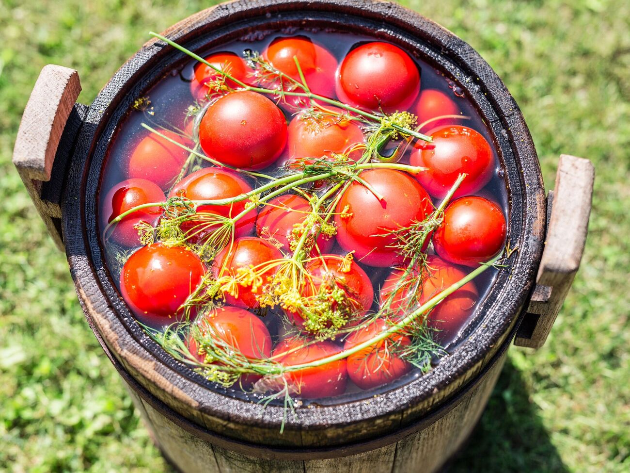 Рецепт квашеных помидоров передала 98-летняя бабушка
