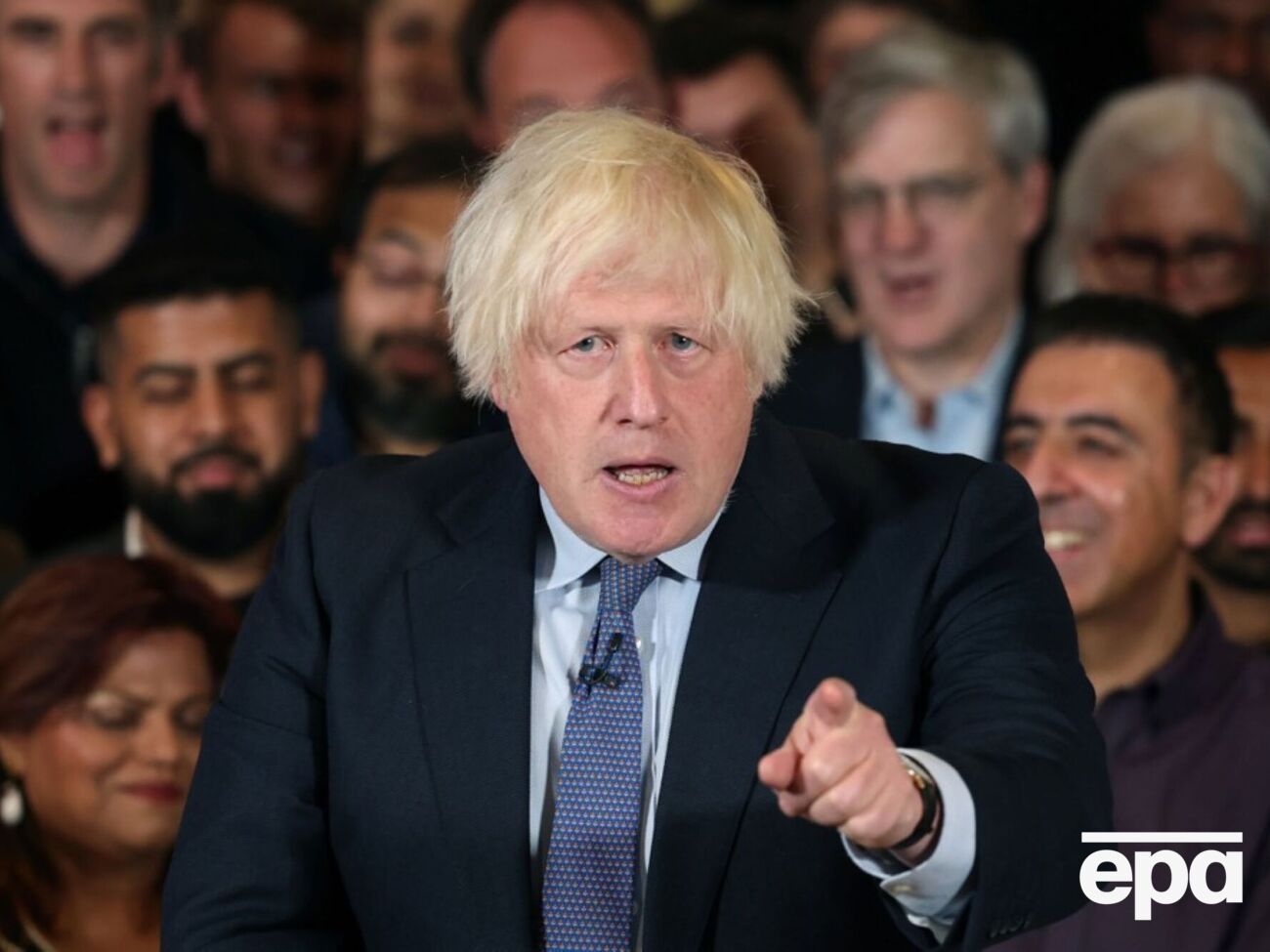 Команда Джонсона согласилась, что отмена интервью будет лучшим решением в этой ситуации