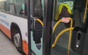 Обстрелом повредило автобусы и грузовики