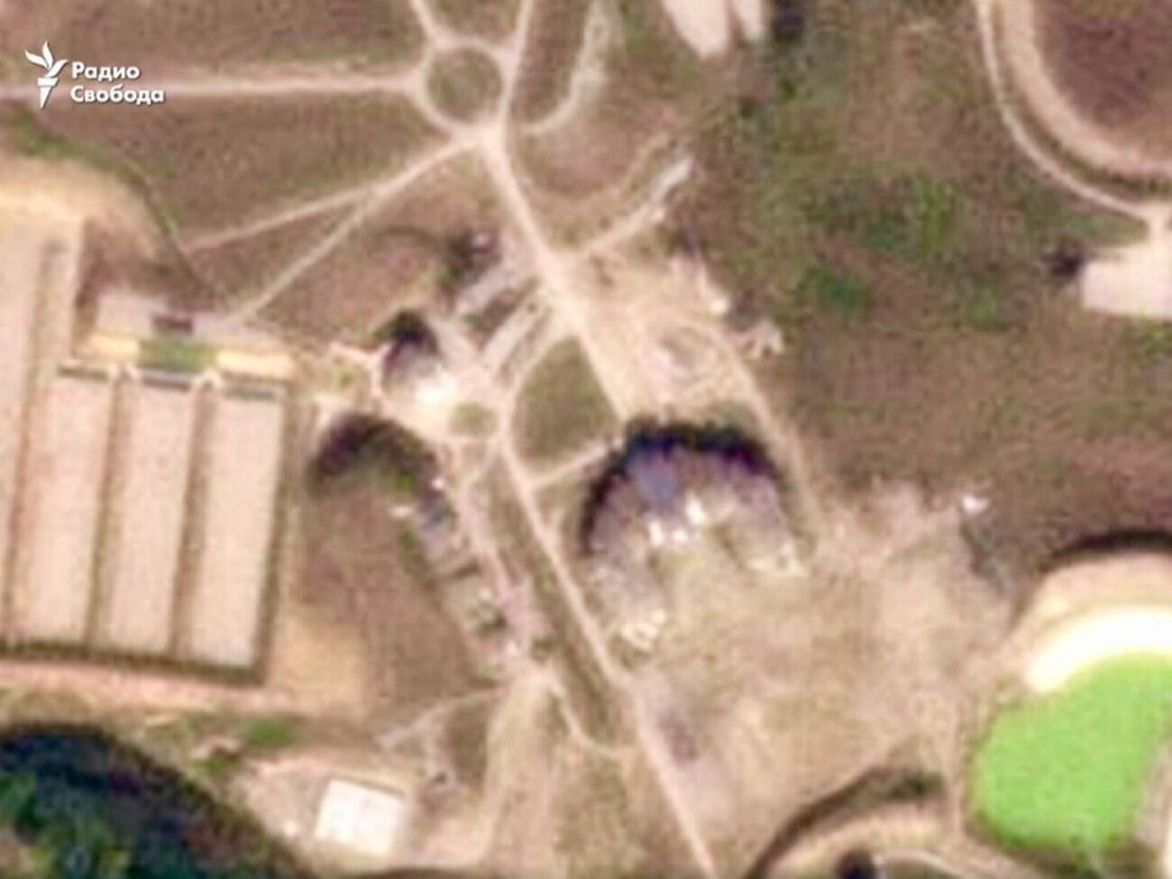Журналісти "Радіо Свобода" опублікували супутниковий знімок, на якому видно охоплений вогнем університет спецпризначенців у Чечні