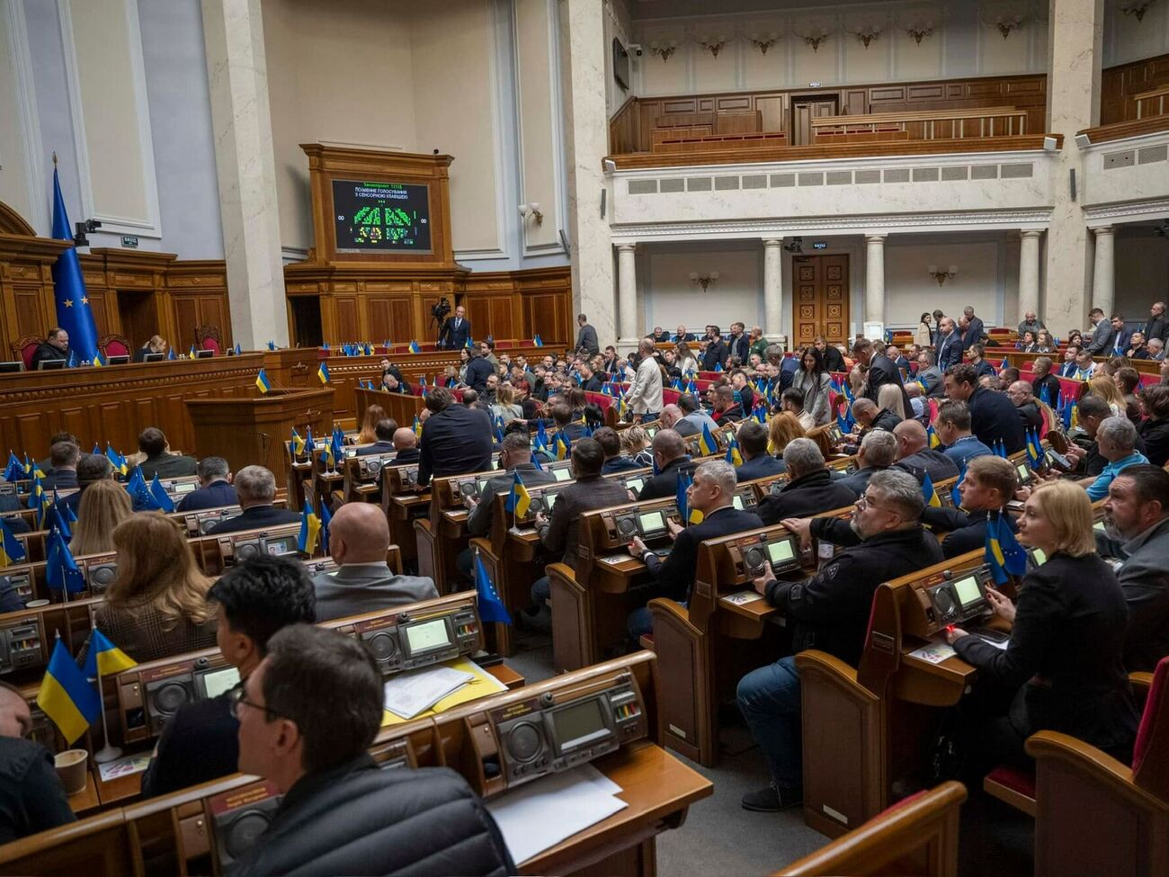 Парламент отказал в росте зарплат прокурорам