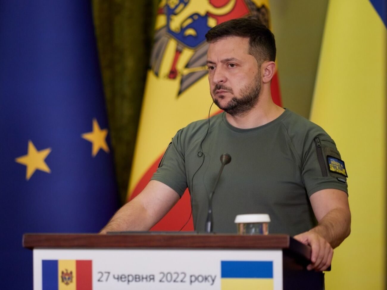 Если Запад не прекратит разговоры о пересечении красных линий, то потеряет Молдову за один-два года, отметил Зеленский
