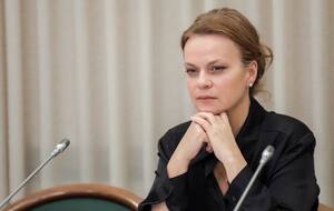 Цивільова працює в російському міноборони, за даними ЗМІ, вона є донькою двоюрідного брата Путіна