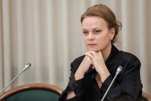 Цивільова працює в російському міноборони, за даними ЗМІ, вона є донькою двоюрідного брата Путіна