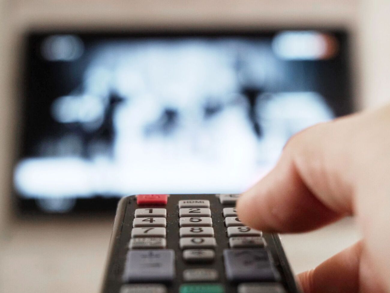 В Еврокомиссии считают, что парламентский телеканал должен транслировать и работу оппозиции