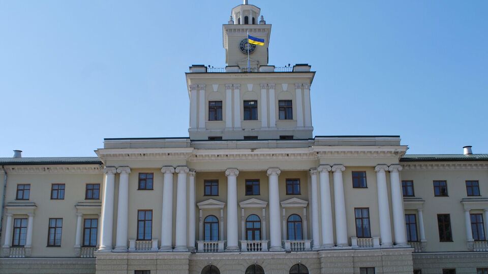 На 1 октября фактическая численность работников всех структурных подразделений Хмельницкой ОВА составляла 426 человек, отметили СМИ