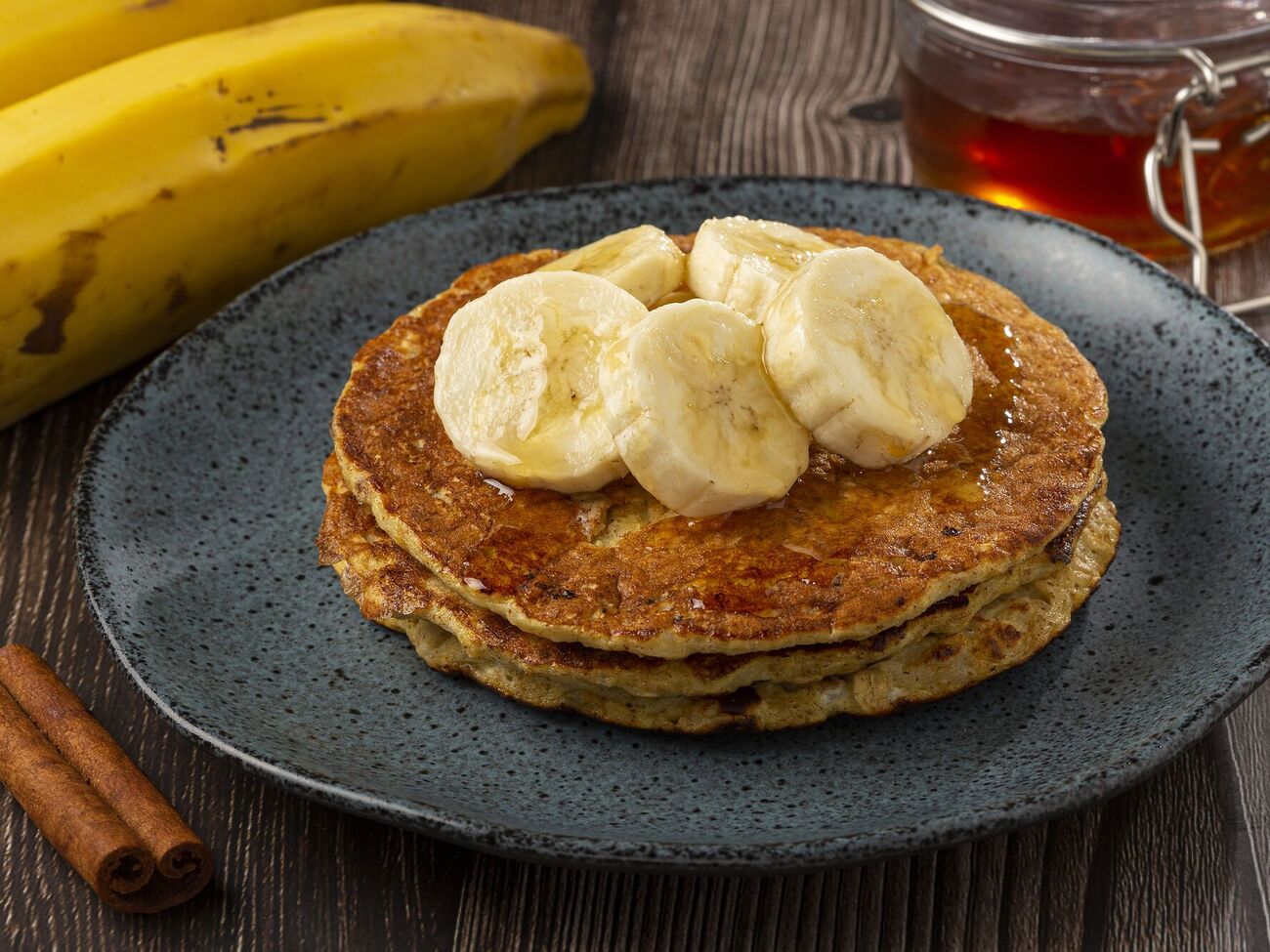 Банановий панкейк потрібно смажити