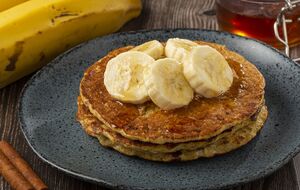 Банановий панкейк потрібно смажити
