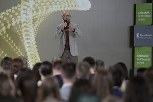 Яценюк 31 октября открыл 10-й КФБ для молодежи в Киеве