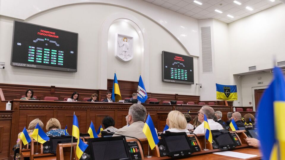 Згідно з даними Київради, "Київміськбуд" зазнав серйозних фінансових труднощів після розпорядження Кабміну від червня 2020 року