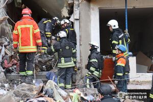 Розбір завалів на місці прильоту триває