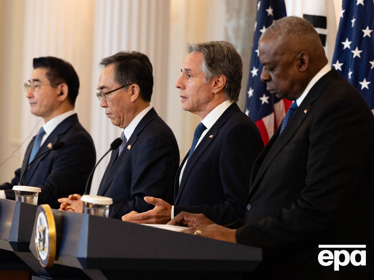 Блінкен дав брифінг із міністром оборони США і двома міністрами з Південної Кореї, який, зокрема, присвятили перекиданню північнокорейських військ на війну РФ проти України