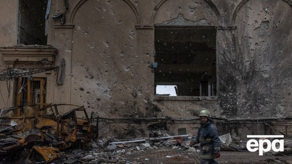 В результате двойного удара по зданию Харьковской ОГА в 2022 году погибло 44 человека, 15 получили ранения