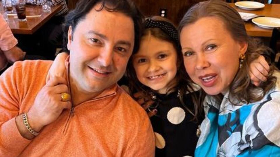 По словам Баюл, они с мужем развивают дочь самостоятельно