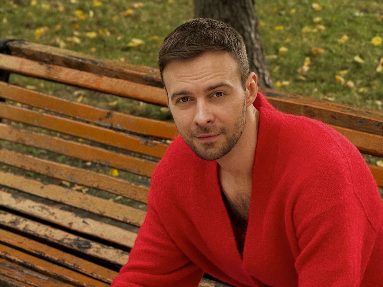 Макс Барских в песне поет о том, что нужно жить дальше