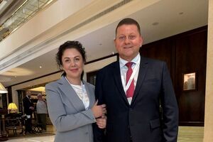 У Валерія й Олени Залужних є дві дорослі доньки