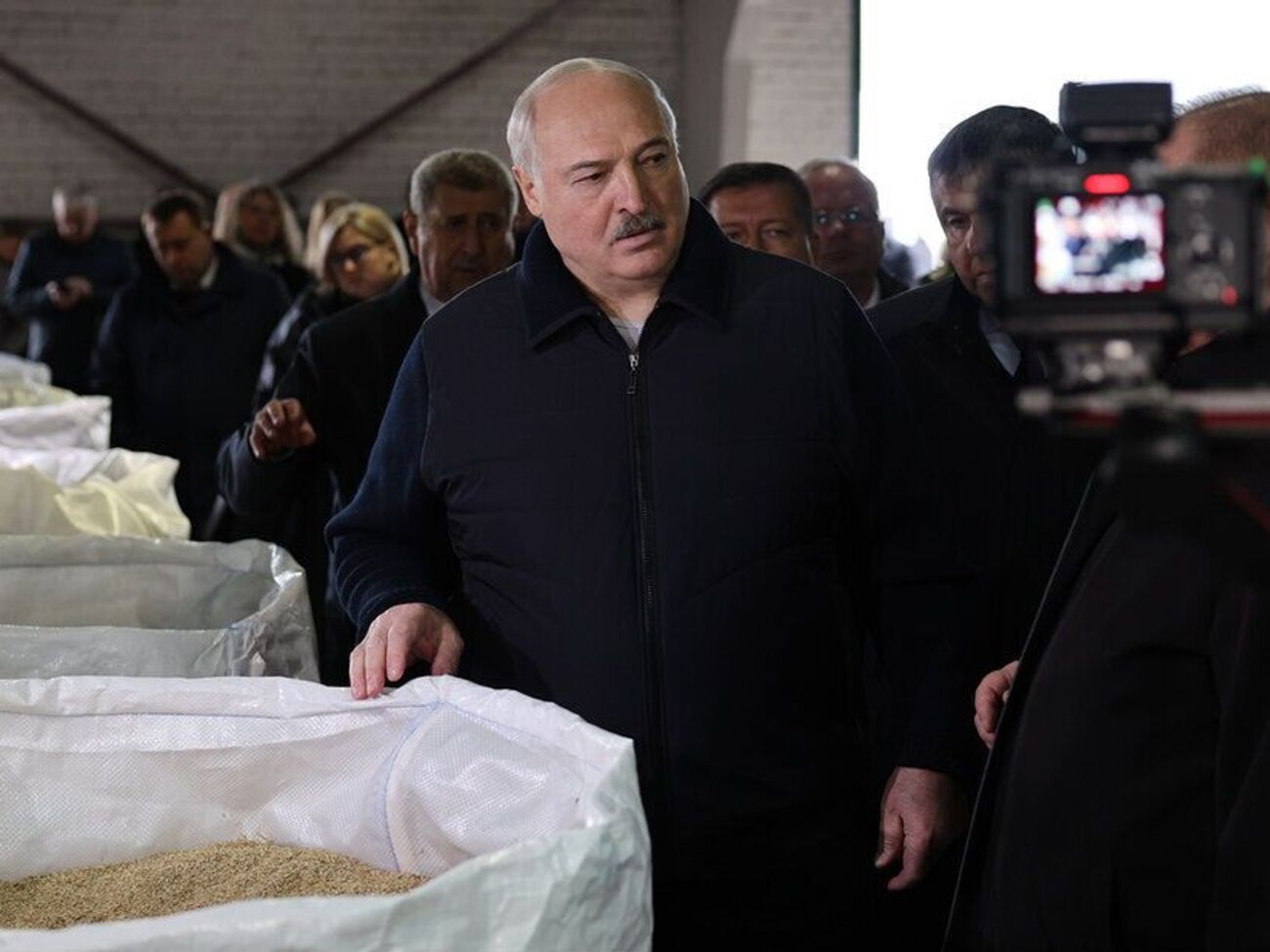 Лукашенко сообщил о "нескольких случаях" залета дронов в Беларусь