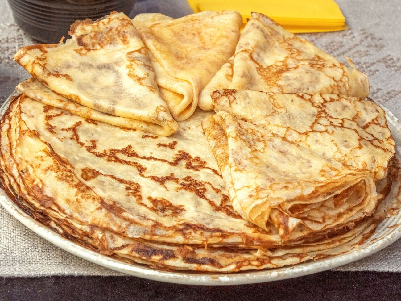 Млинці потрібно смажити з обох боків